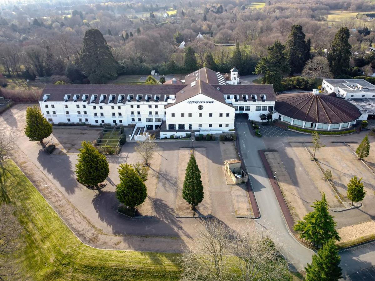 Copthorne Effingham Gatwick Hotel Exterior foto