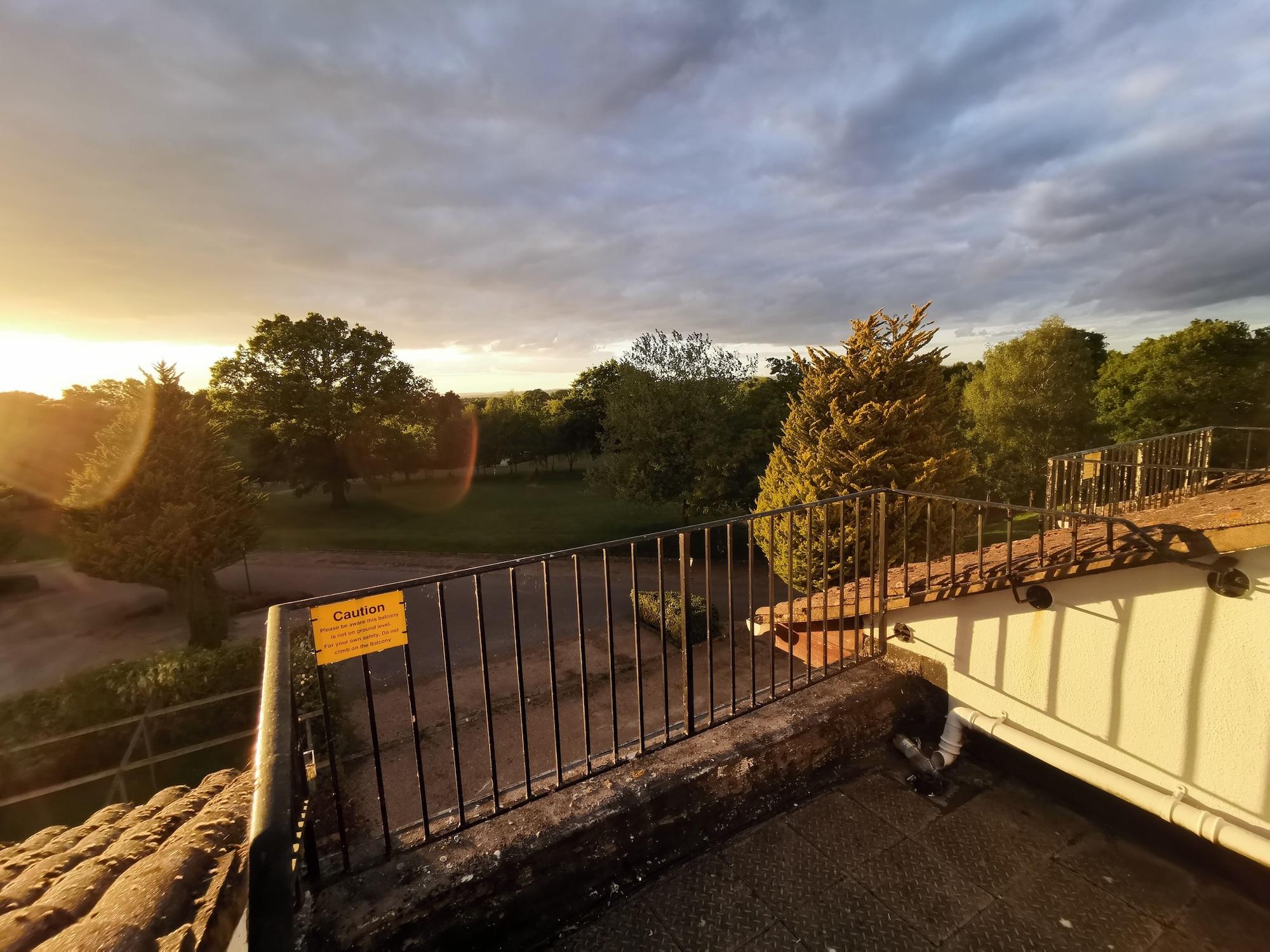 Copthorne Effingham Gatwick Hotel Exterior foto