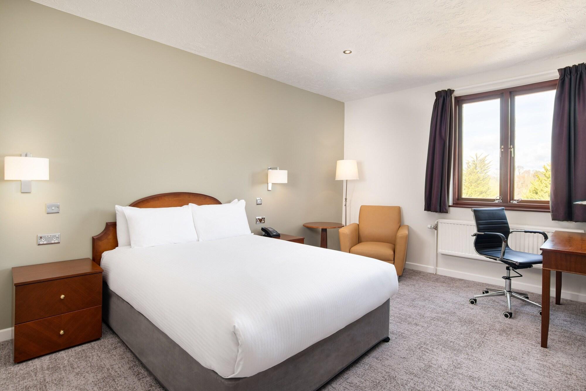 Copthorne Effingham Gatwick Hotel Exterior foto