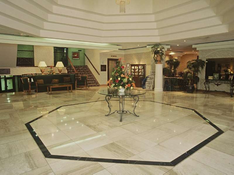 Copthorne Effingham Gatwick Hotel Exterior foto